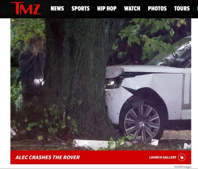 Алек Болдуин и его брат попали в ДТП | Источник: скриншот с TMZ