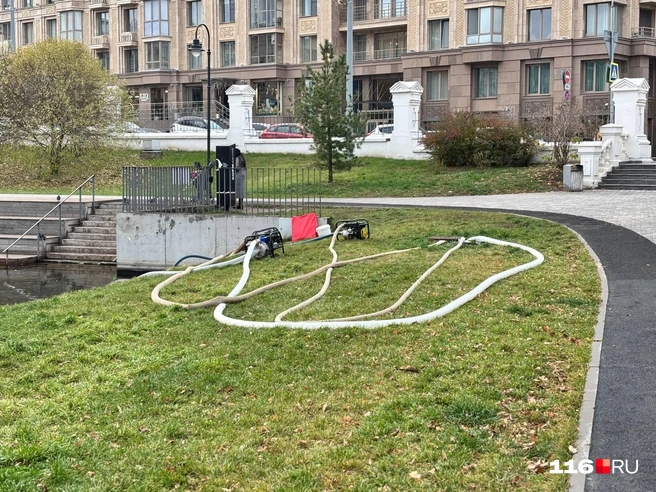 Насосы, откачивающие воду | Источник: Регина Алтынбаева / 116.RU