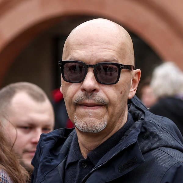 Симоньян плакала навзрыд, Эрнст сдерживал эмоции: как звезды и близкие проводили Тиграна Кеосаяна в последний путь | Источник: Булкин Сергей/ТАСС
