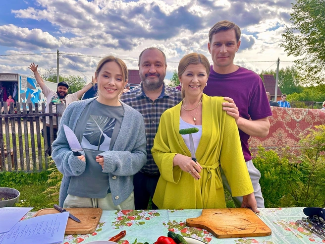 Фото со съемок «Реальных пацанов»: Иваныч с дочерью Лерой, женой и зятем Коляном | Источник: телеканал ТНТ