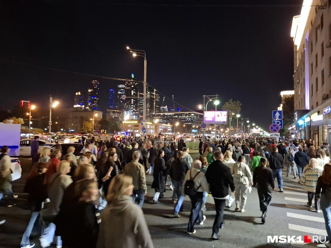 После концерта к метро шли плотной толпой | Источник: Татьяна Спиридонова / MSK1.RU