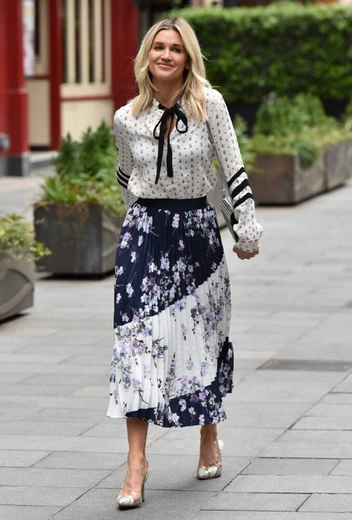 Эшли Робертс в Лондоне | marieclaire.ru