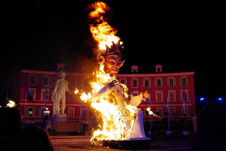 Карнавал в Ницце завершился сожжением короля