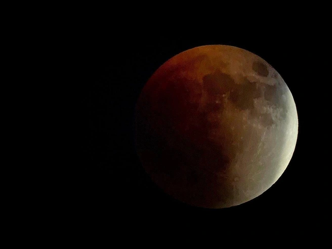 Луна погрузилась в тень Земли | Источник: Нижегородский планетарий имени Георгия Гречко