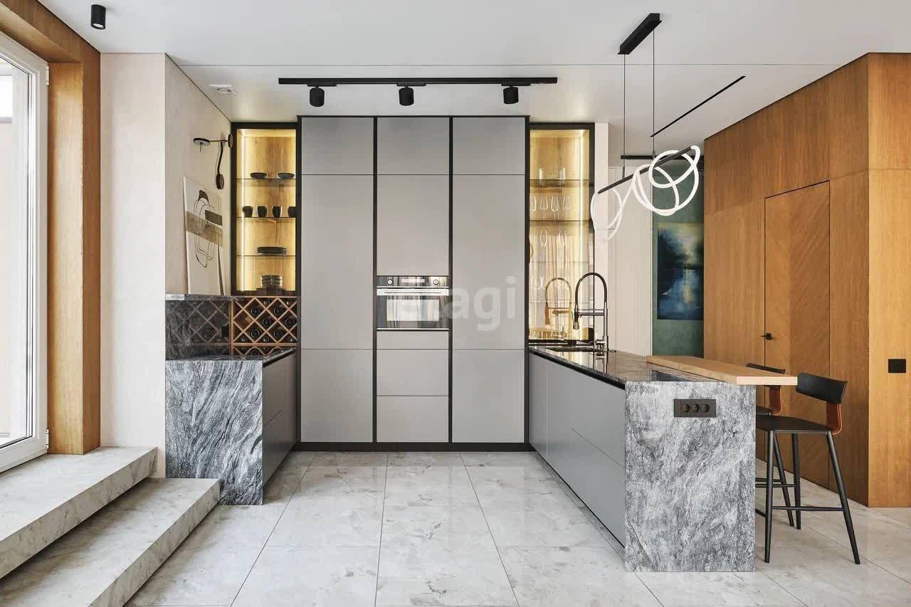 Терраса размером с однушку. В Тюмени продается стильная квартира за 40 миллионов