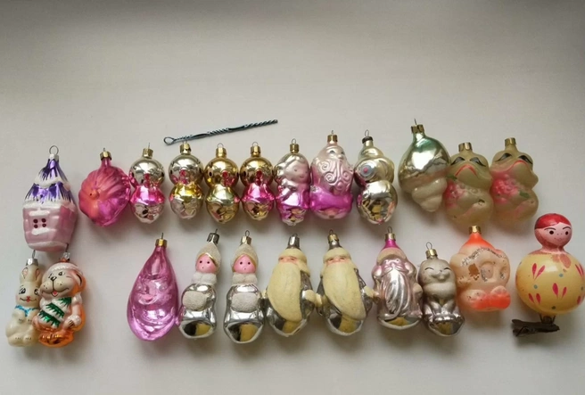 Нестандартный подход к украшению елки. Выглядят неплохо | Источник: сайт по поиску объявлений