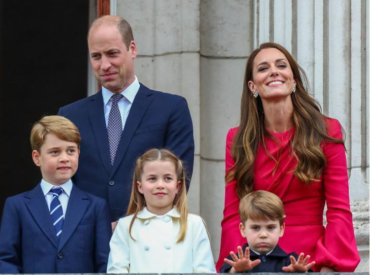 Первый выход Кейт Миддлтон после новостей о страшном диагнозе: принцессу Уэльскую с семьёй заметили на публике