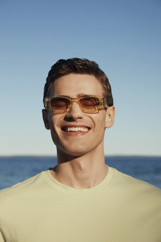 Свободные рубашки, очки-леденцы и другие самые нужные пляжные вещи в коллаборации H&M x Chimi
