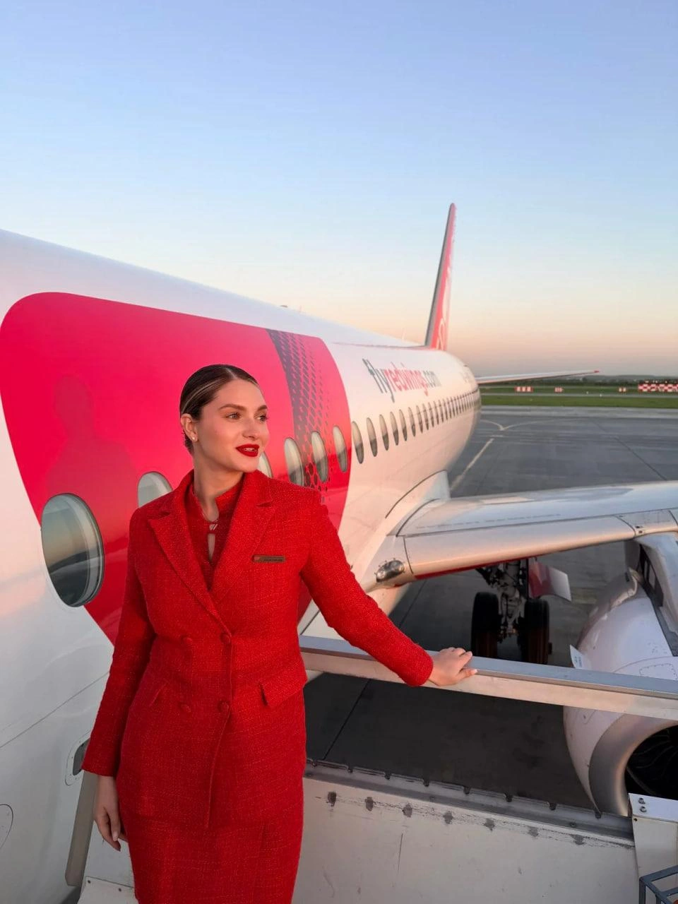 Она также увлекается психологией и печет торты | Источник: topstewardess.ru