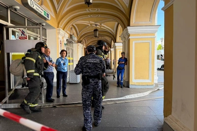 Что случилось у метро Гостиный двор: задымление и эвакуация