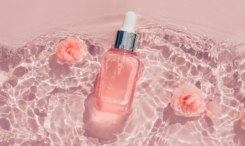 Розовая вода для ухода за кожей лица: как ее использовать