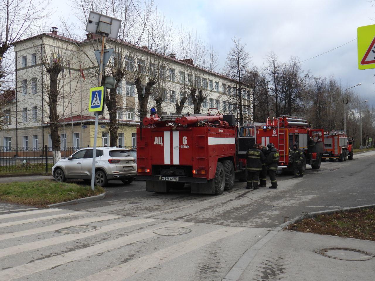 В Перми эвакуировали гимназию № 6 — в туалете был пожар 