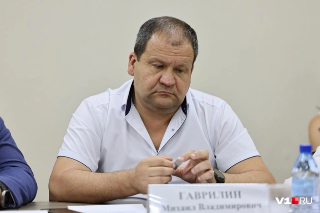 Чиновники оправдываются за превращение центра Волгограда в сплошную зону платной парковки — репортаж с заседания общественной палаты | Источник: Алексей Волхонский / V1.RU