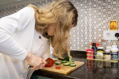 Yekaterinburg girl survives Kamaz accident, loses arm, gains family