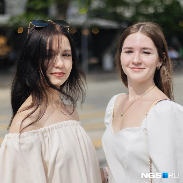 Подруги гуляют уже несколько часов | Источник: Алина Скитович / NGS.RU