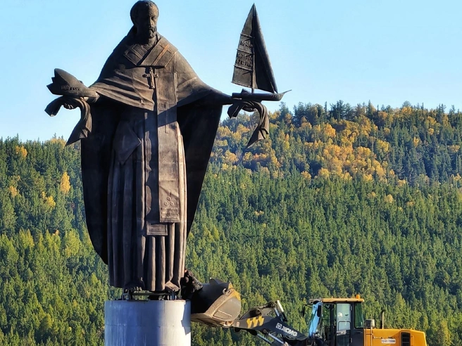 Площадку возле скульптуры планируют благоустроить | Источник: Денис Шакиров / Vk.com