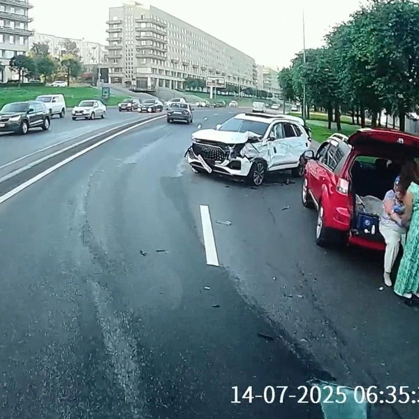 Источник: Кадр из видео в «ДТП и ЧП | Санкт-Петербург»