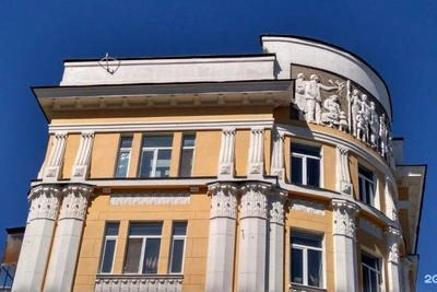 Потолок обвалился в саратовской сталинке-памятнике