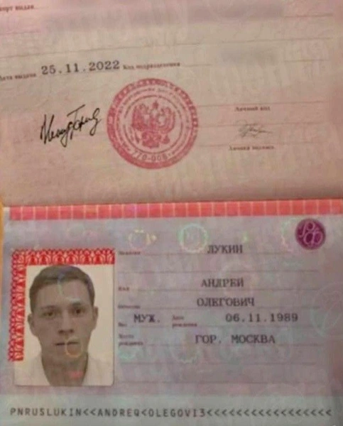 Мошенники использовали фото американского актера Тома Холланда, чтобы обмануть певицу