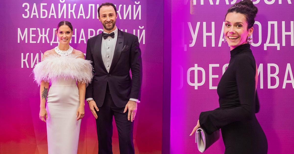 Муцениеце примерила платье невесты, Куценко спел: звезды открыли Забайкальский кинофестиваль