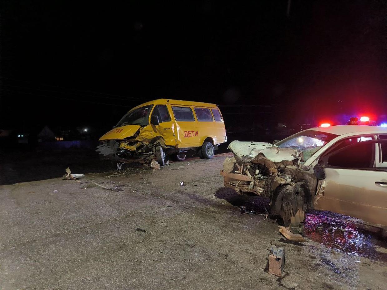 В Якутске возбуждено уголовное дело по факту ДТП, где погиб пассажир и пострадали двое школьников