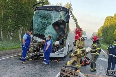 В ДТП с вахтовым автобусом в Тюменской области погиб человек