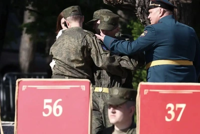 Участник церемонии потерял сознание у Вечного огня в Челябинске