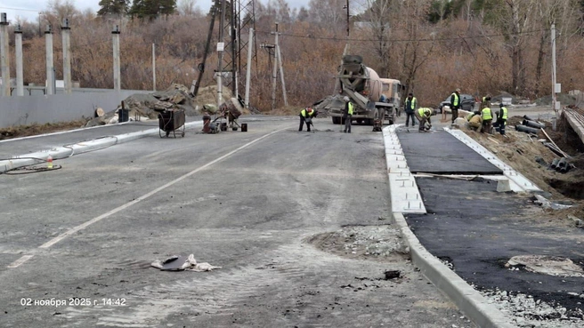 Подрядчик выполнил гидроизоляцию проезжей и тротуарной частей | Источник: Кудрявцев Максим / Telegram