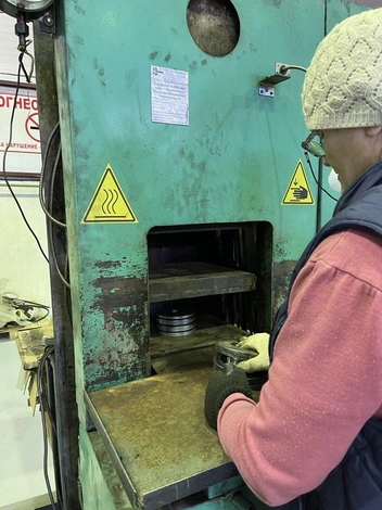 Уже 25 лет предприятие уверенно удерживает статус надежного производителя резинотехнических, асбестотехнических и полимерных изделий | Источник: «СК-Полимеры»