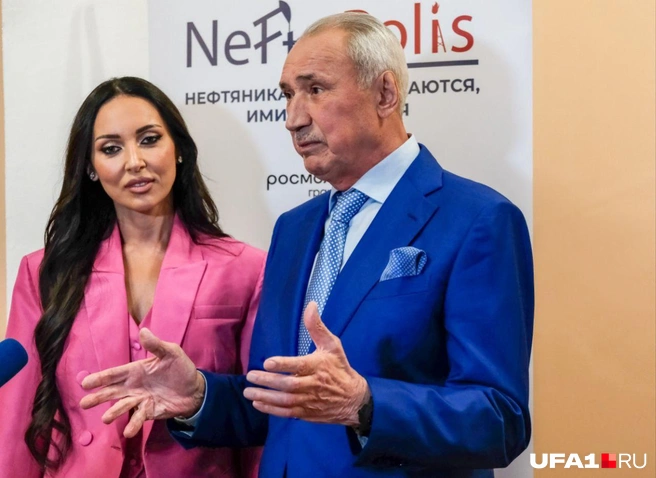 Певица Алсу и ее папа Ралиф Сафин | Источник: Булат Салихов