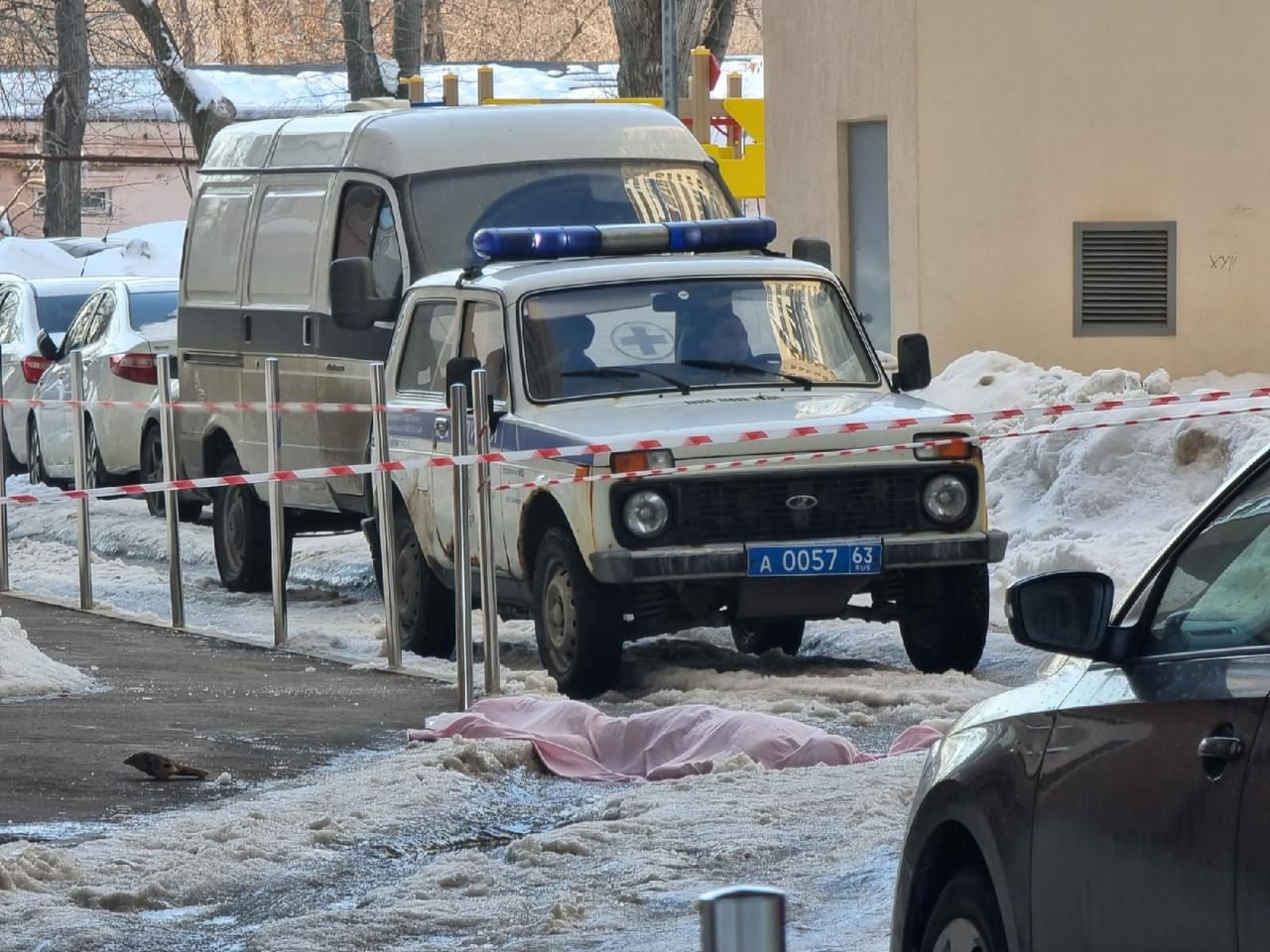 В Самаре около ЖК на Третьем проезде нашли труп мужчины 28 февраля 2022  года - 28 февраля 2022 - 63.ру