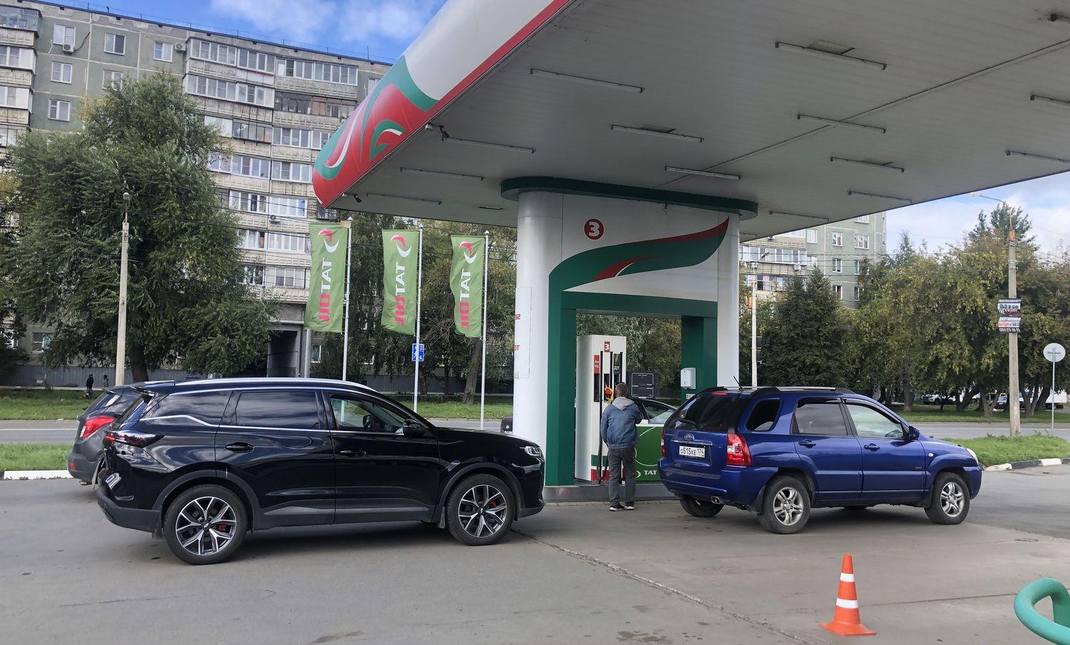 Садись, двойка! На АЗС Челябинска разрешили продавать топливо по стандарту 20-летней давности