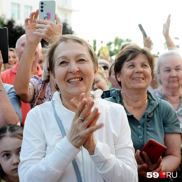 Зрители с радостью узнавали знакомые песни | Источник: Ирина Тропина / 59.RU