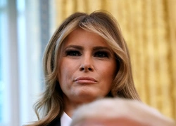 Меланию Трамп раскритиковали из-за фото американского флага