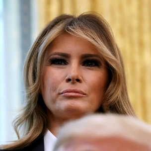 Меланию Трамп раскритиковали из-за фото американского флага