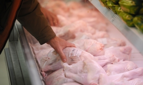 Роскачество обнаружило в курином мясе сальмонеллу и листерии