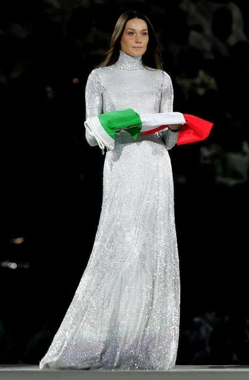 Карла Бруни на открытии Игр в Турине в 2006 году | Источник: olympics.com