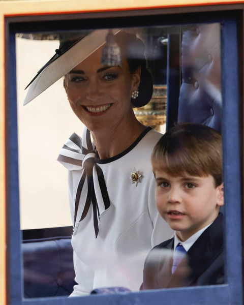 Как прошел парад, посвященный королю Карлу III: трогательные видео Букингемского дворца