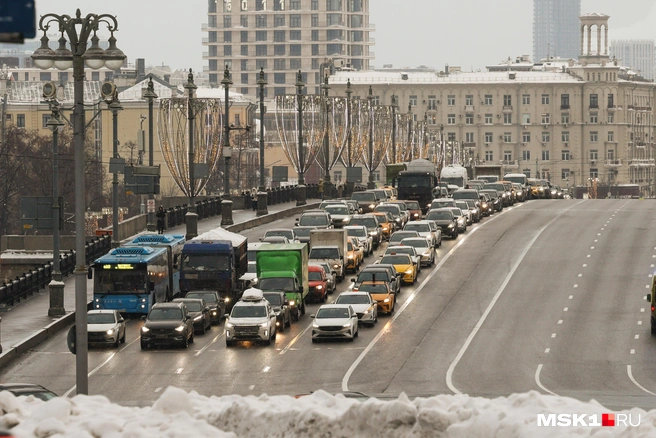 Дептранс предупредил о гололедице и перекрытиях в Москве | Источник: Артём Устюжанин / MSK1.RU