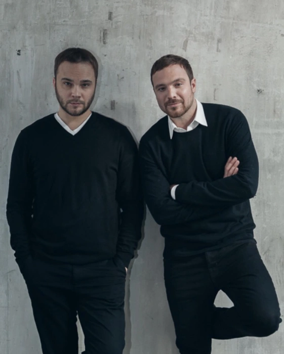 Несмотря на внешнее сходство братьев, в жизни они абсолютно разные | Источник: alexeychadovofficial / Instagram.com (экстремистская организация, деятельность запрещена на территории РФ)