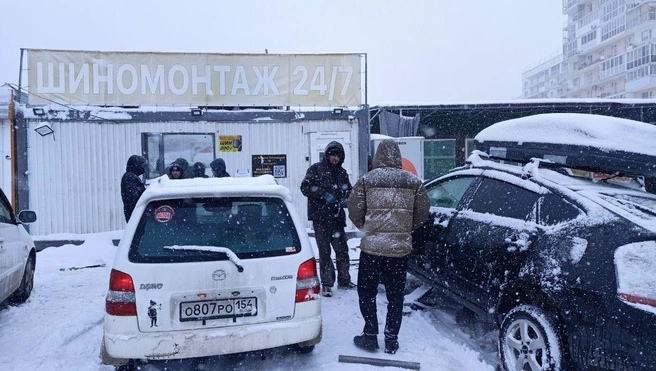 Новосибирец готов долго стоят в очереди | Источник: читатель НГС Антон