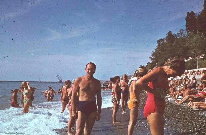 На пляже, 1972 год | Источник: pastvu.com