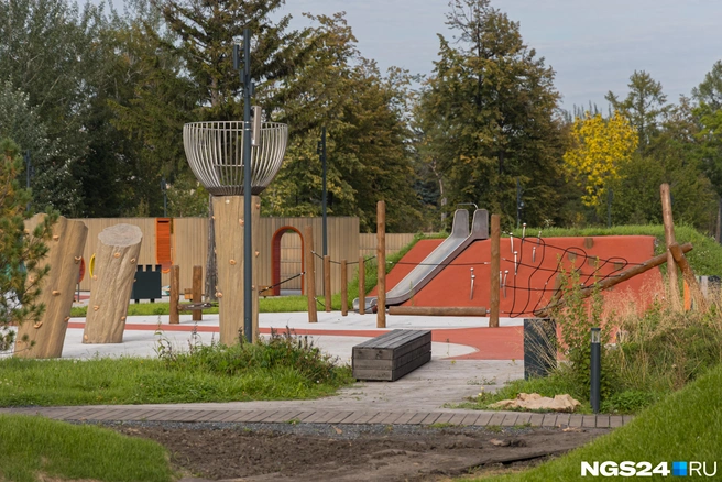 Что пока видно за забором парка | Источник: Мария Ленц / NGS24.RU