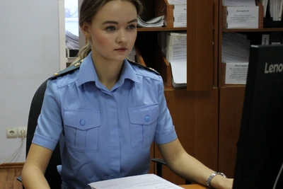 Судебные приставы добились внесения записи в трудовую книжку курьера