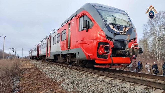 Поезд получил повреждения, но устоял на рельсах | Источник: Центральное МСУТ СКР