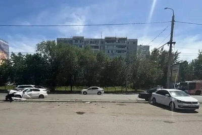 В Оренбурге водитель ВАЗ-2105 не уступил дорогу и попал в больницу
