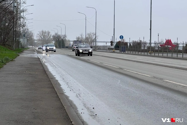 В мороз здесь гарантированно будет каток | Источник: Алексей Волхонский / V1.RU