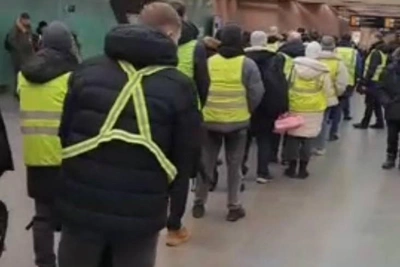 Силовики оцепили аэропорт Кольцово