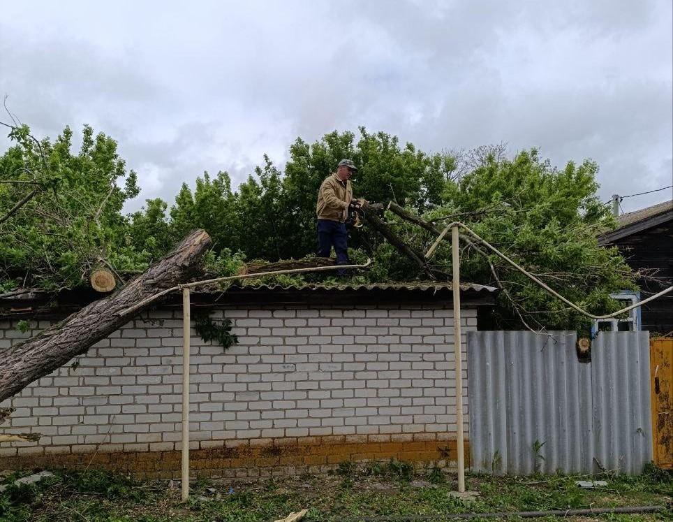 Сорванные крыши и село без газа: смотрим на последствия урагана в Волгограде и области