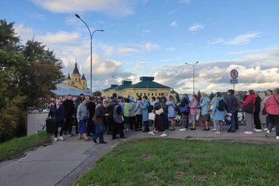 Из-за очереди к мощам в Нижнем Новгороде встал транспорт